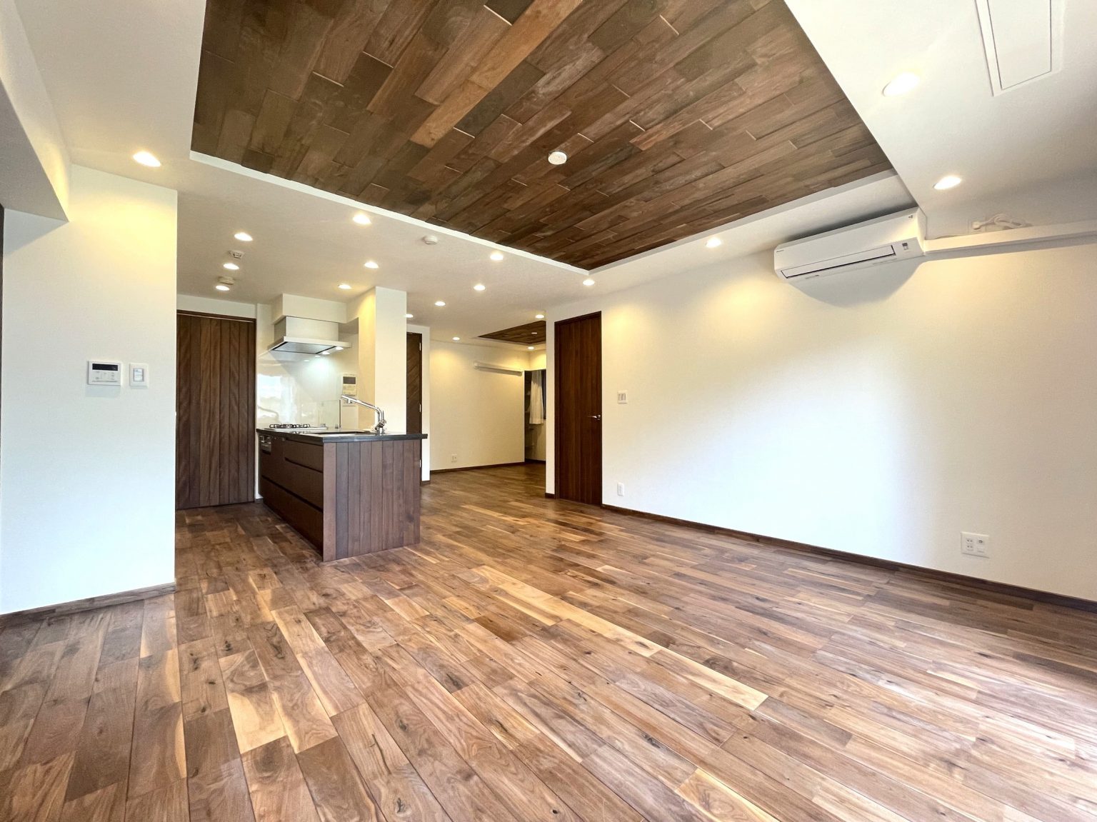 Mita Horaine LogMansion